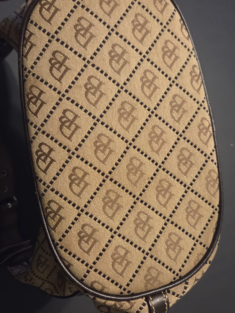 Dooney & Bourke signature db